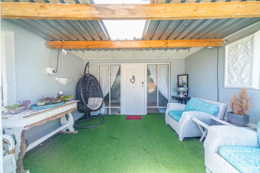 To Let 5 Bedroom Property for Rent in Loevenstein Western Cape